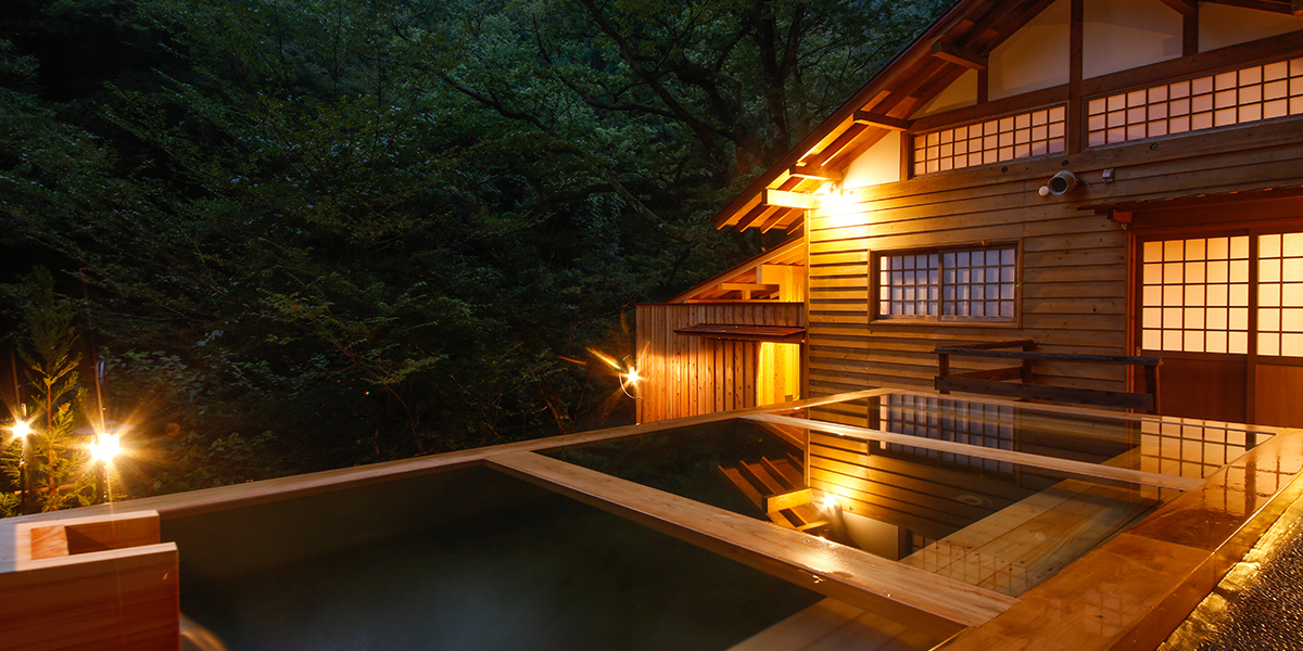  Large communal bath (separate with men and women, with sauna) 